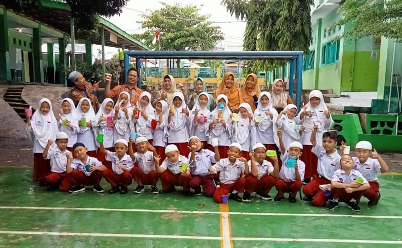 Tingkatkan Kesehatan Siswa UKS SDIT AlHasanah 1 Lakukan Sikat Gigi Massal Makan Buah Dan Minum Obat Cacing Serentak 3